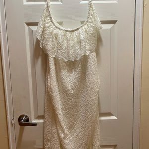 NEW ⭐️ White off shoulder maternity dress